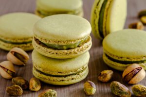 pistachio macarons